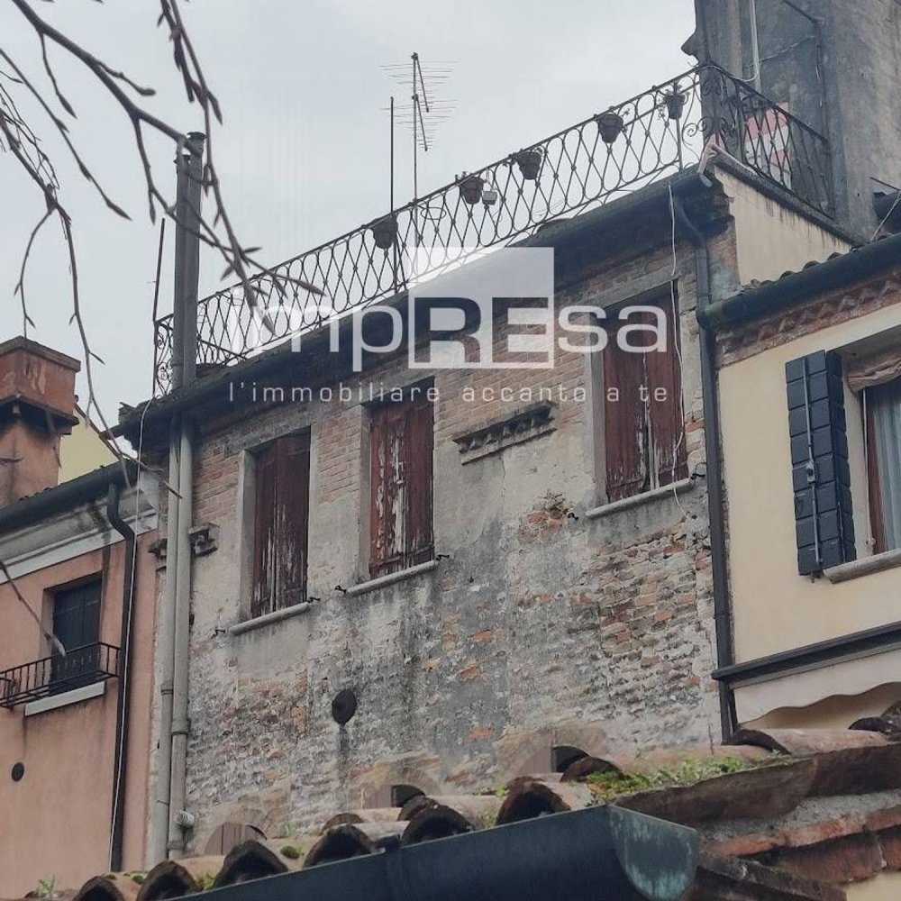 250m² Building in Treviso, Italy No. 238594