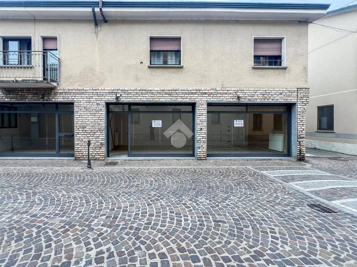 2 rooms Commercial property in Offanengo, Italy No. 395501