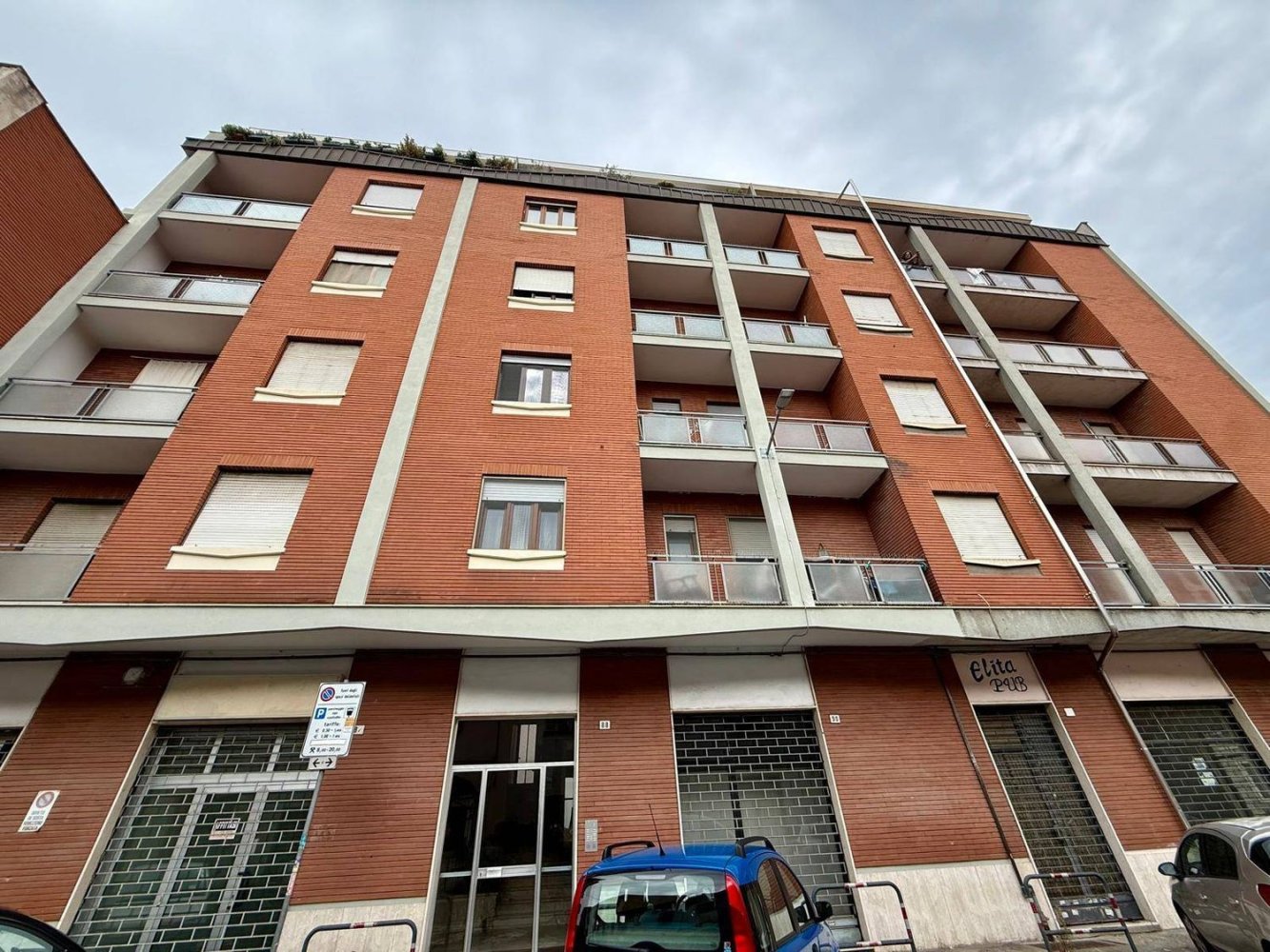 4 bedrooms Apartment in Alessandria, Italy No. 394717