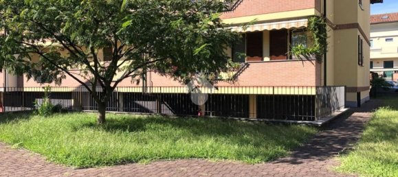 3 rooms Apartment in Ossona, Italy No. 189245 2