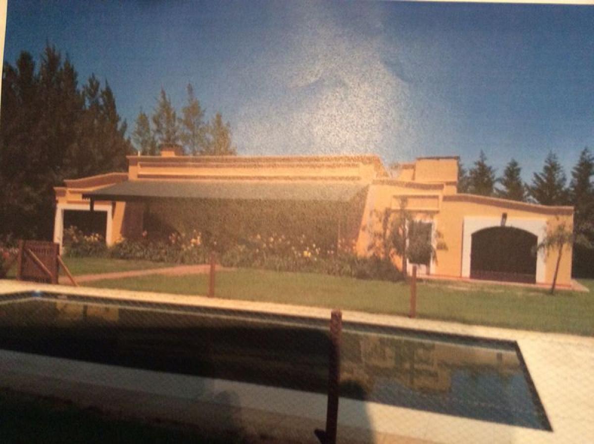 6 غرف نوم منزل في Lobos, Argentina رقم 18478