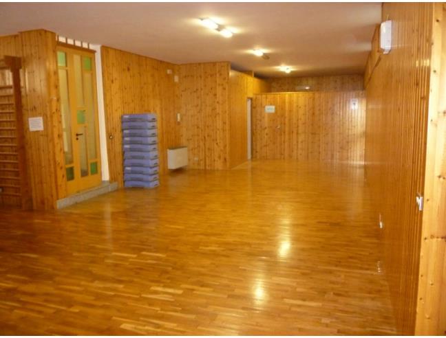 Edifício T5 em Sannicandro di Bari, Italy N.º 252873