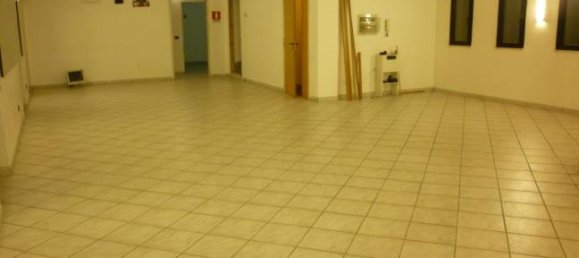 Edifício T5 em Sannicandro di Bari, Italy N.º 252873 7