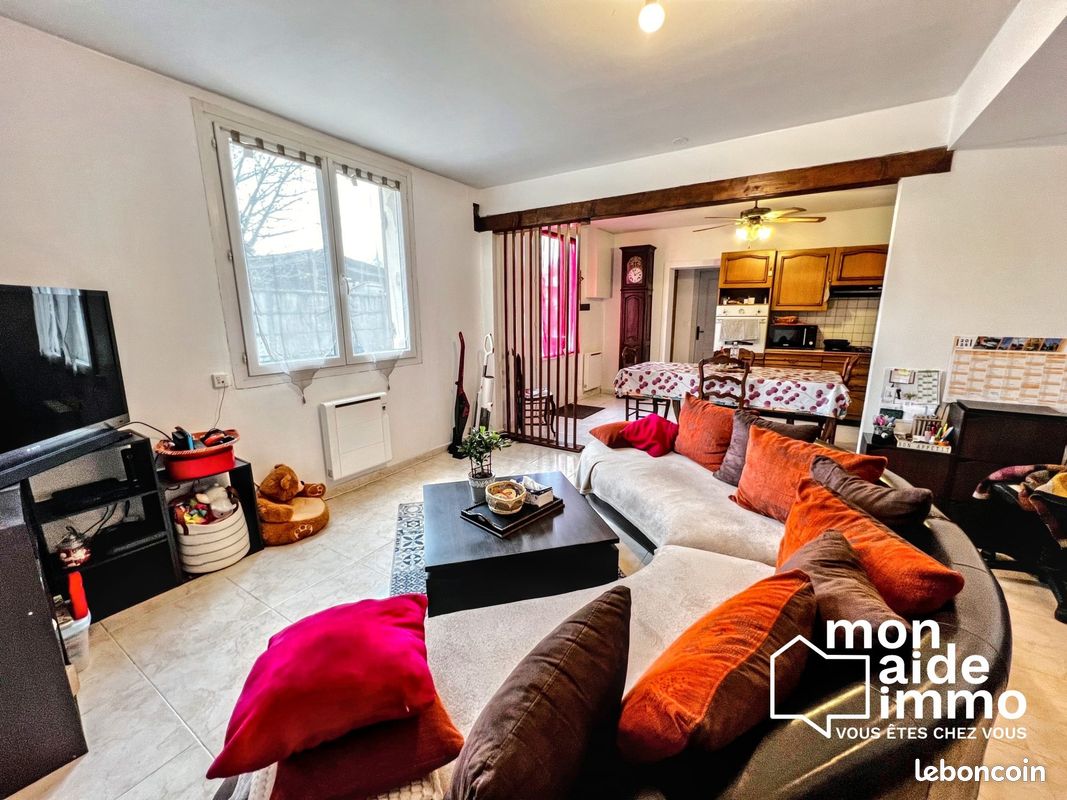 Casa de 3 dormitorios en Libourne, France No. 104112