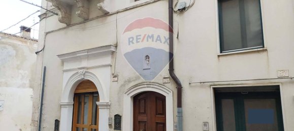4 rooms Apartment in Monte Sant'Angelo, Italy No. 123877 3