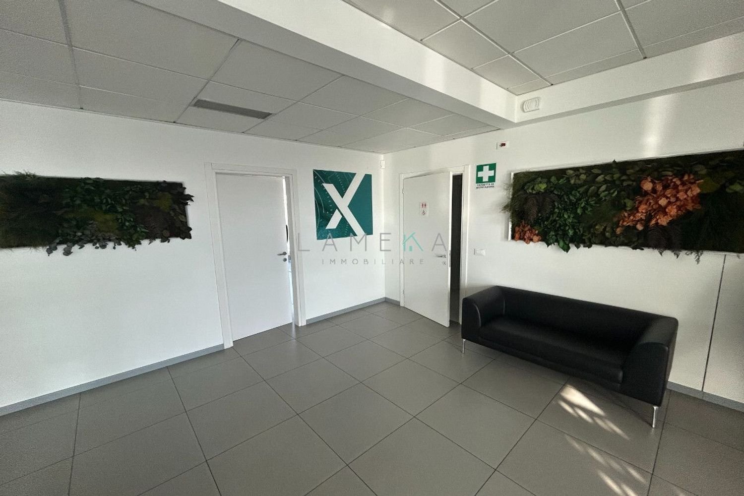  مكتب في Brescia, Italy 239متر مربع رقم 4956