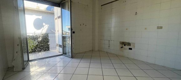4-salle Appartement à Casalnuovo di Napoli, Italy No. 35953 6