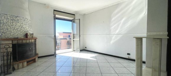 4-salle Appartement à Casalnuovo di Napoli, Italy No. 35953 2