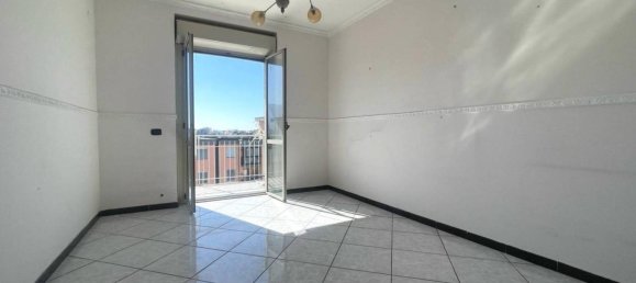 4-salle Appartement à Casalnuovo di Napoli, Italy No. 35953 10