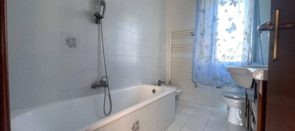 4-salle Appartement à Casalnuovo di Napoli, Italy No. 35953 8