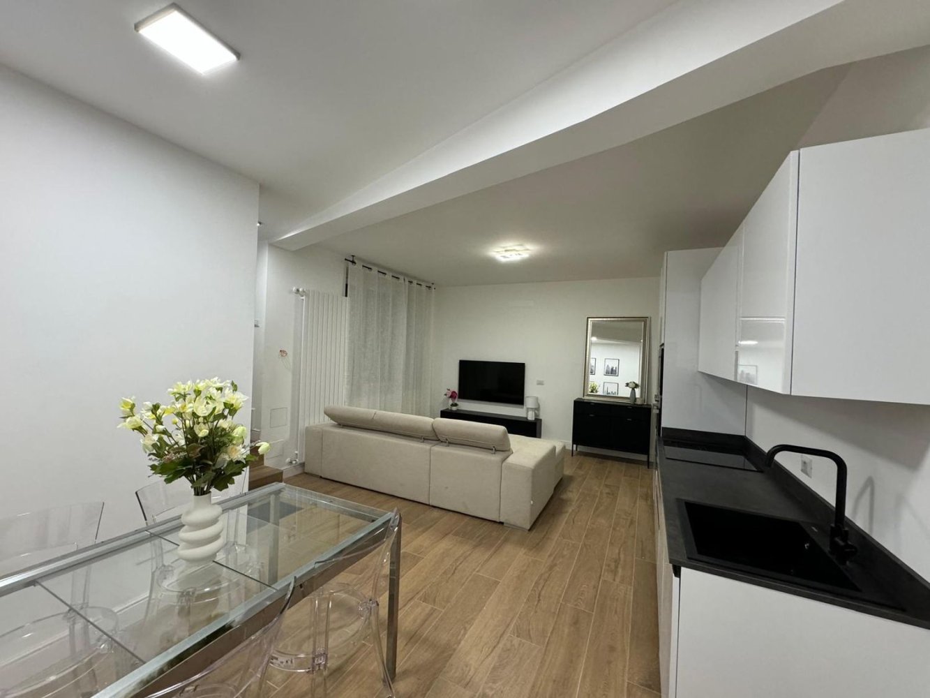 Apartamento de 2 habitaciónes en Milan, Italy No. 239894
