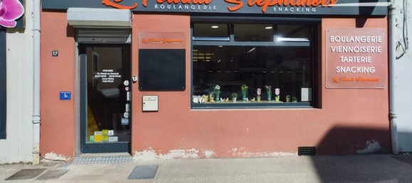 156m² Commercial property in Saint-Etienne-de-Saint-Geoirs, France No. 197652 2