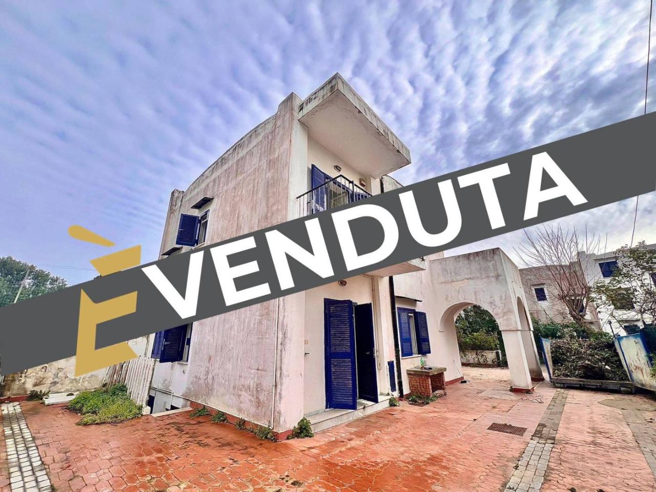 5 rooms Villa in Bacoli, Italy No. 30812