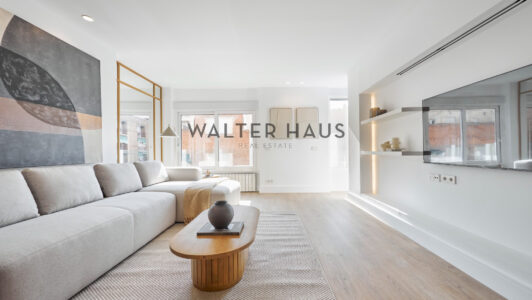 Квартира с 4 спальнями в Мадрид, Испания № 125537