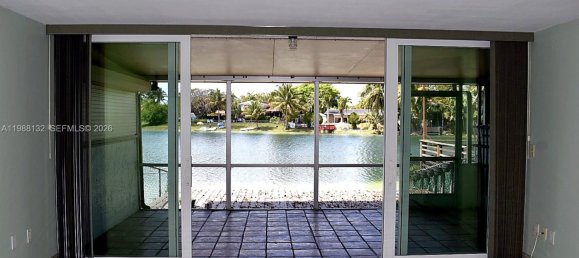 3 dormitorios dúplex en venta en Miami, Miami-Dade, Florida, USA № 614469 7