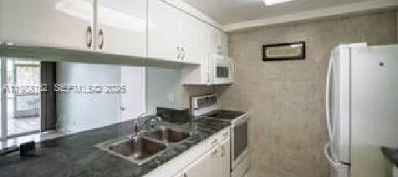3 dormitorios dúplex en venta en Miami, Miami-Dade, Florida, USA № 614469 16