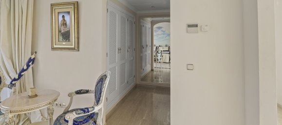 5 bedrooms Villa in Benahavis, Spain No. 4586 26