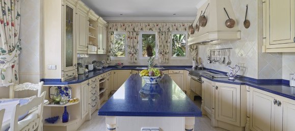 5 bedrooms Villa in Benahavis, Spain No. 4586 12