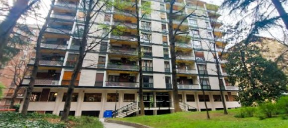 525m² Commercial property in Milan, Italy No. 240943 13