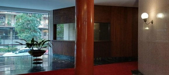 525m² Commercial property in Milan, Italy No. 240943 2