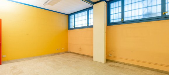 525m² Commercial property in Milan, Italy No. 240943 10