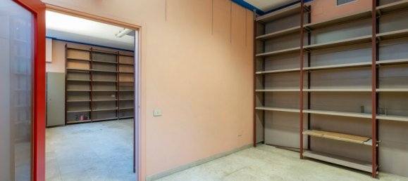 525m² Commercial property in Milan, Italy No. 240943 11