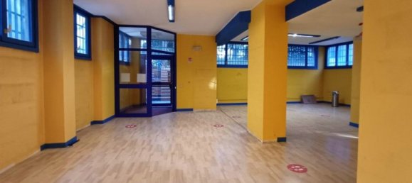 525m² Commercial property in Milan, Italy No. 240943 5