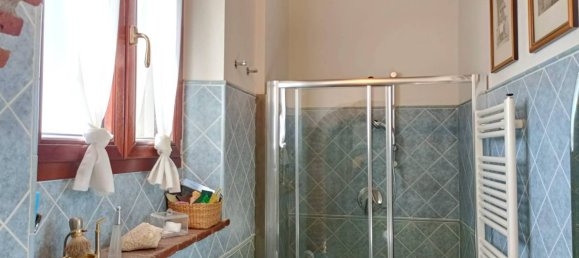 Дом с 2 спальнями в Капрая э Лимите, Италия № 49580 33