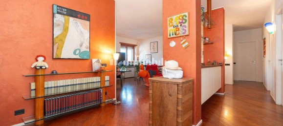 3 bedrooms Apartment in Turin, Italy No. 270587 9