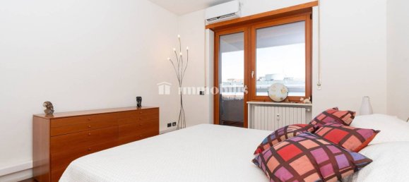 3 bedrooms Apartment in Turin, Italy No. 270587 14