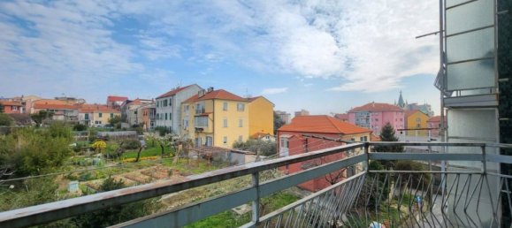 Квартира с 3 спальнями в Савона, Италия № 236800 3