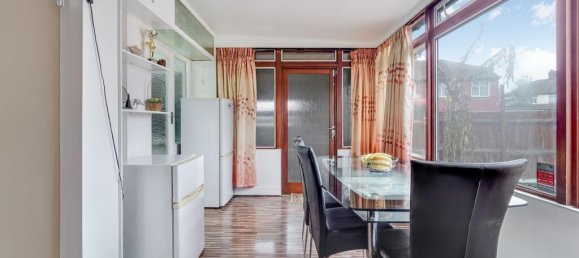 3 bedrooms Commercial property in Surbiton, United Kingdom No. 9955 5