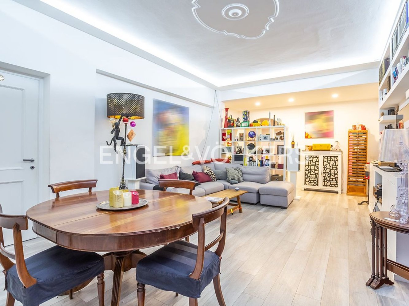 6 rooms Apartment in Rome, Italy No. 68806