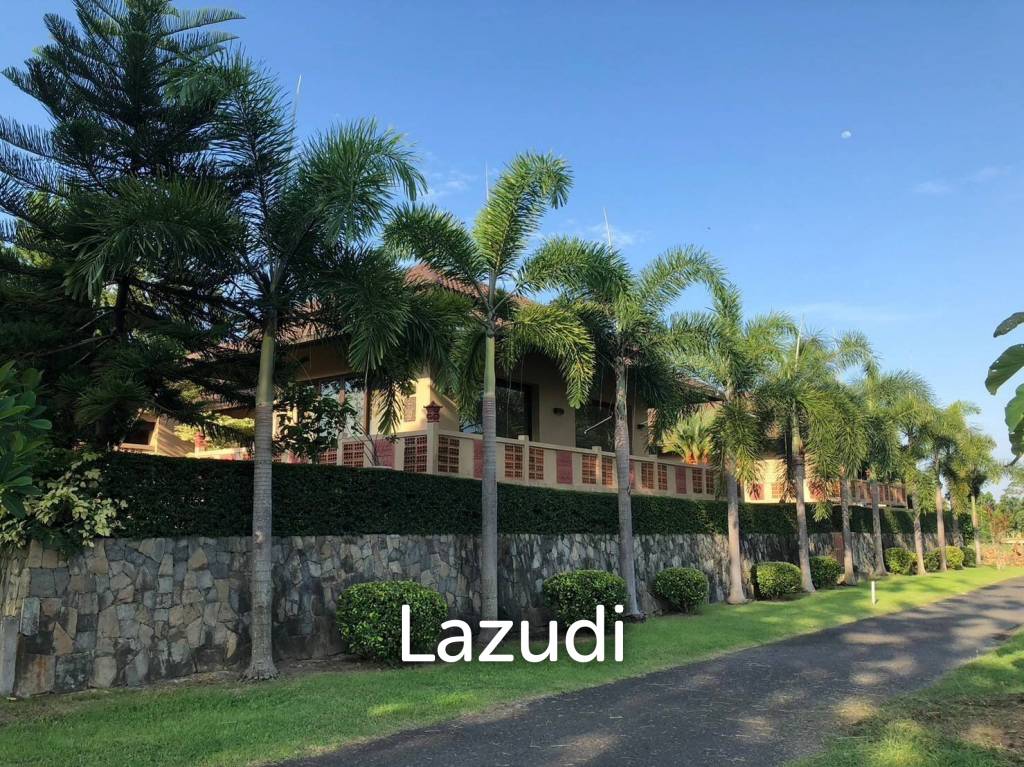 4 bedrooms Villa in Pattaya, Thailand No. 16776