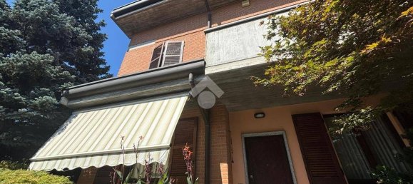 Villa de 4 dormitorios en Giussano, Italy No. 314339 2