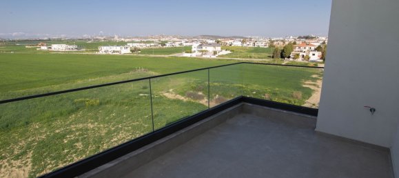 2 bedrooms Apartment in Larnaca, Cyprus No. 17143 7