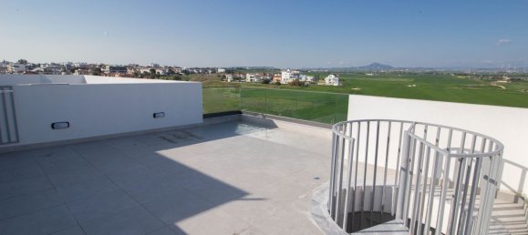 2 bedrooms Apartment in Larnaca, Cyprus No. 17143 4