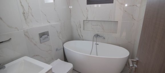 2 bedrooms Apartment in Larnaca, Cyprus No. 17143 8