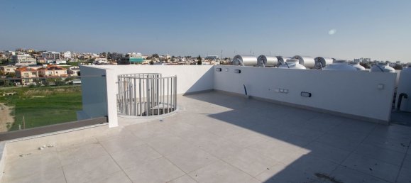 2 bedrooms Apartment in Larnaca, Cyprus No. 17143 20