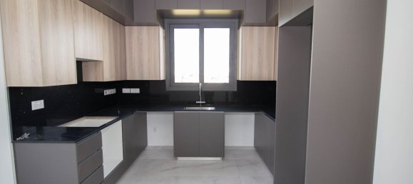 2 bedrooms Apartment in Larnaca, Cyprus No. 17143 3