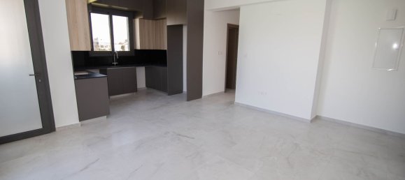 2 bedrooms Apartment in Larnaca, Cyprus No. 17143 5