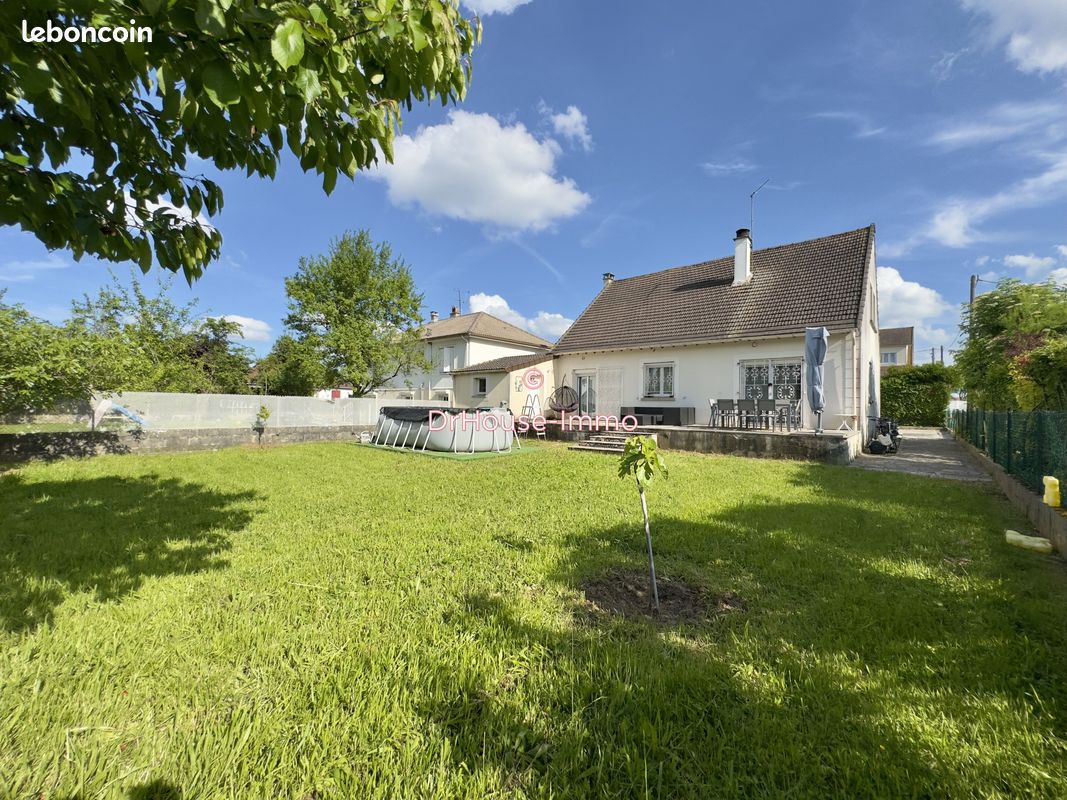 4 bedrooms House in Lisses, France No. 164263