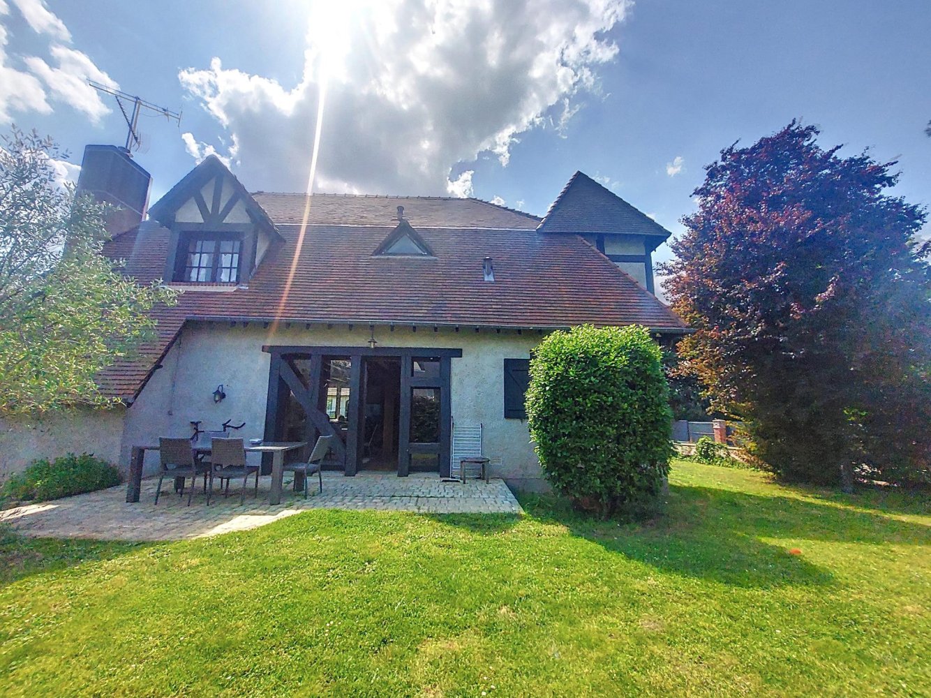 Casa de 4 dormitorios en Saint-Pryve-Saint-Mesmin, France No. 214856