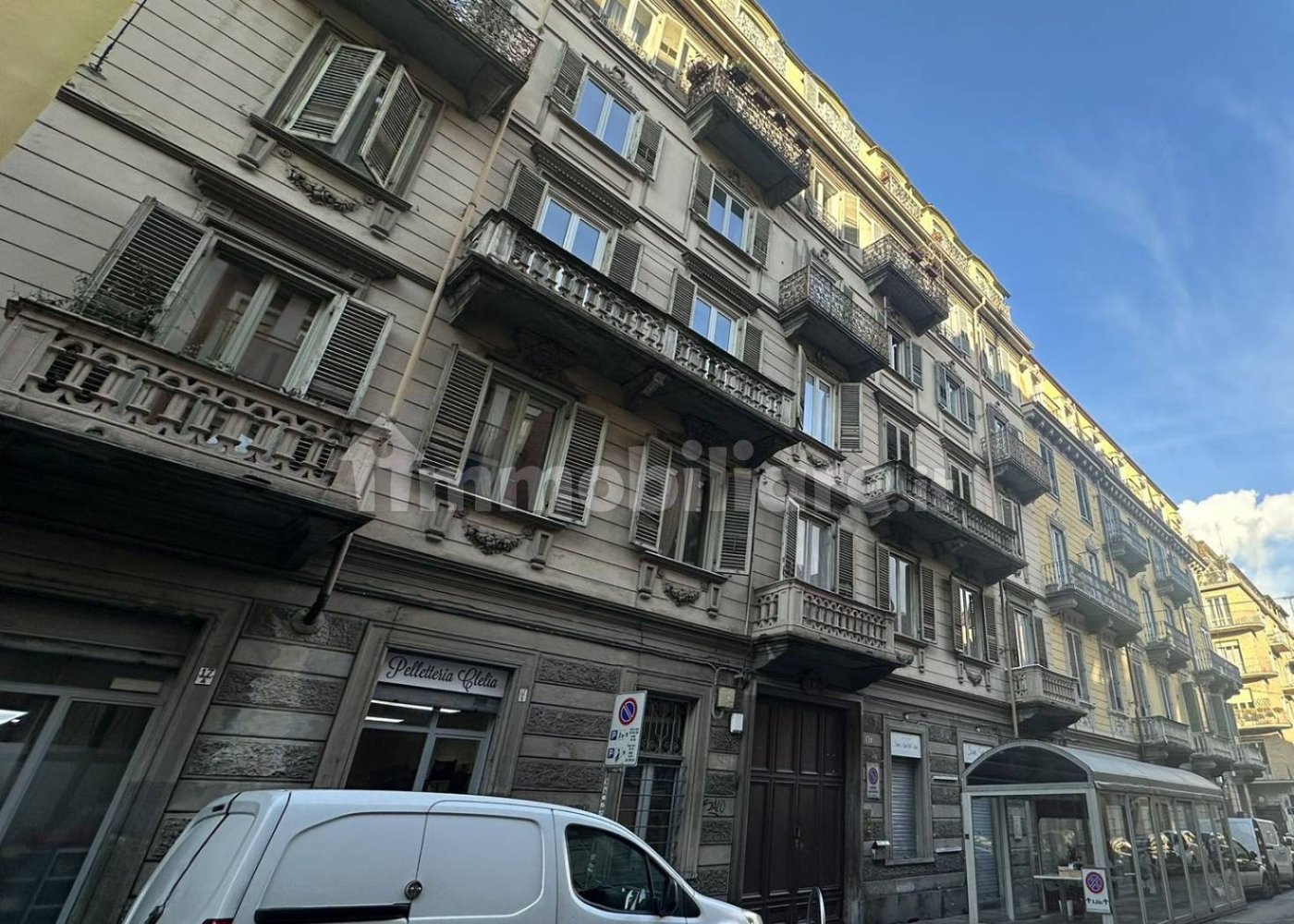1 bedroom Apartment in Turin, Italy No. 197523