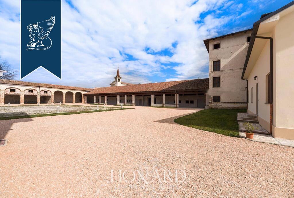 8 bedrooms Villa in Malo, Italy No. 362949