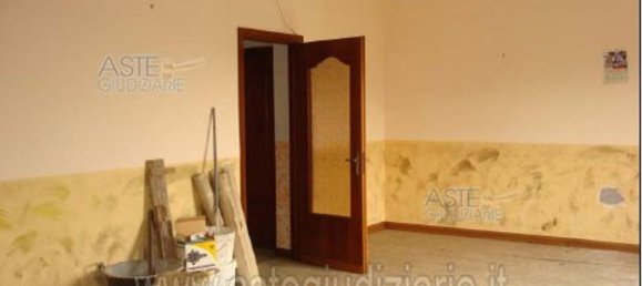 6 rooms Apartment in Paternò, Italy No. 45576 4
