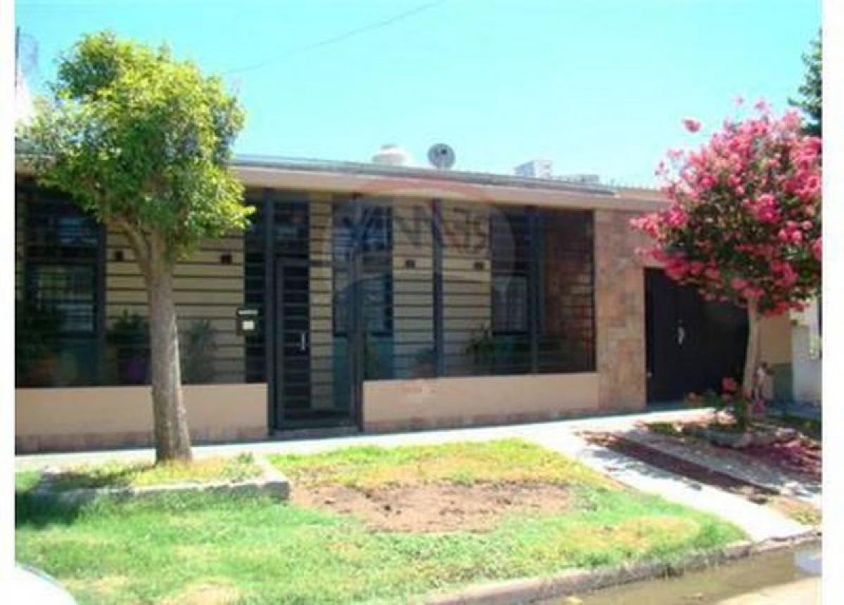 2 bedrooms House in Almirante Brown, Argentina No. 99393