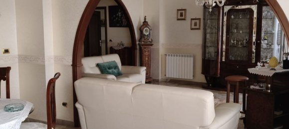 5 rooms Apartment in Palermo, Italy No. 45639 5