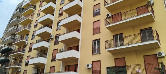 5 rooms Apartment in Palermo, Italy No. 45639 3