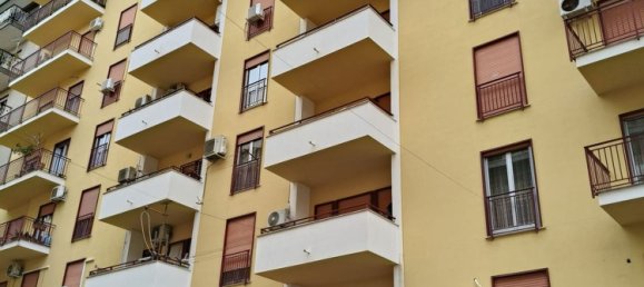 5 rooms Apartment in Palermo, Italy No. 45639 2
